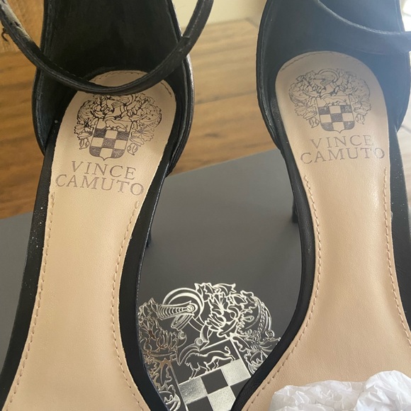 Vince Camuto classic black leather sandals - Picture 5 of 8